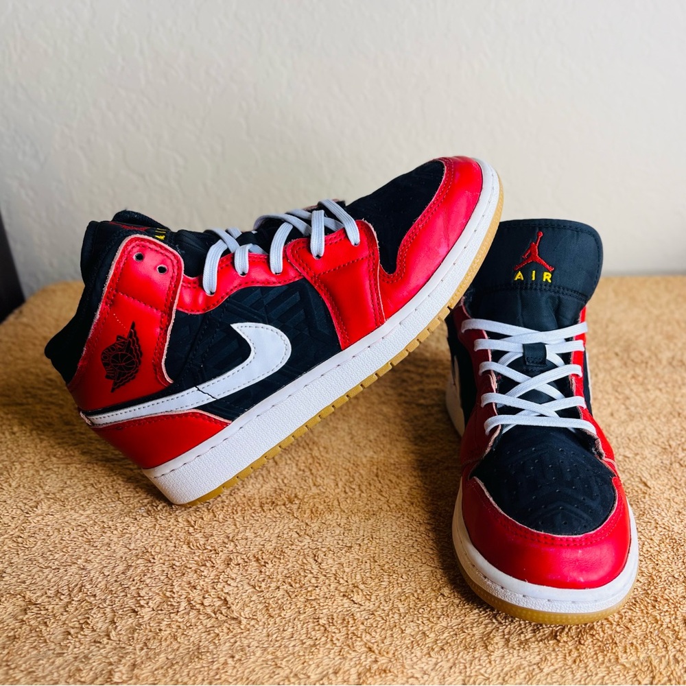 Nike Air Jordan 1 Mid SE Christmas Black Fire Red White DQ8417-006 Sz. 4